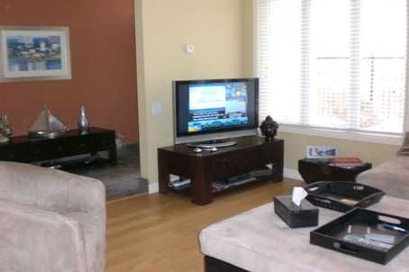 Th6 - 2067 Lake Shore Blvd W, Toronto, M8V2Z6 | Image 3