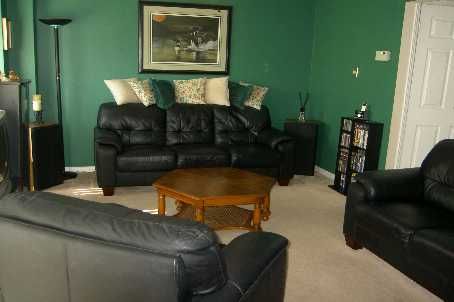 10 Mullis Cres, Brampton, L6Y4T3 | Image 2