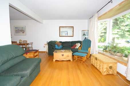 19 Flamingo Cres, Brampton, L6T2G4 | Image 2