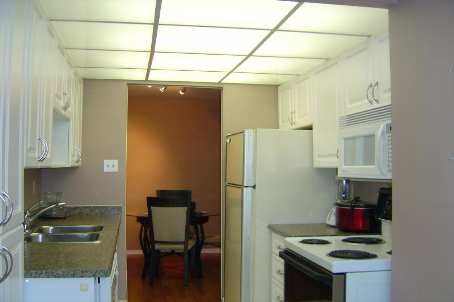 1601 - 3 Lisa St N, Brampton, L6T4A2 | Image 2