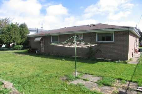 11 Beechwood Cres, Brampton, L6T1X9 | Image 2