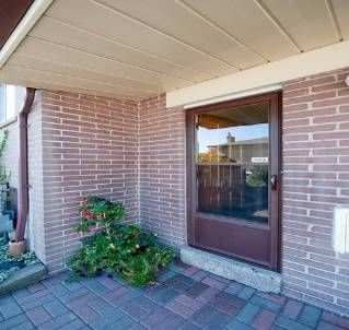 33 Wheatsheaf Cres, Toronto, M3N1P7 | Image 2