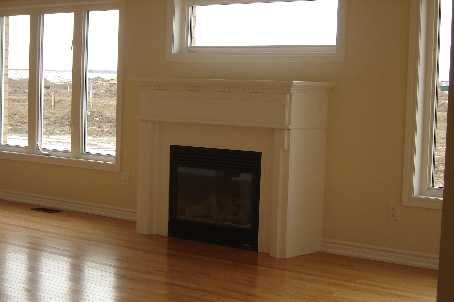 636 Serafini Cres, Milton, L9T7P1 | Image 2