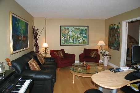 3945 Renfrew Cres, Mississauga, L5L4J6 | Image 2