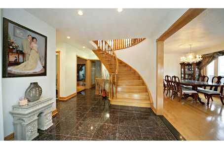 622 The Queensway St, Toronto, M8Y1K3 | Image 2