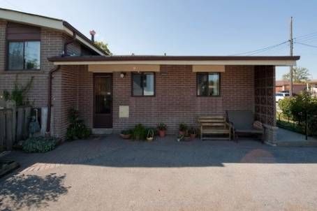 33 Wheatsheaf Cres, Toronto, M3N1P7 | Image 2