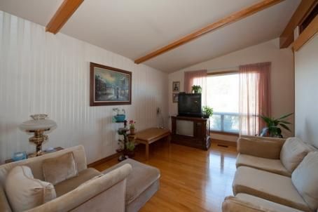 33 Wheatsheaf Cres, Toronto, M3N1P7 | Image 3