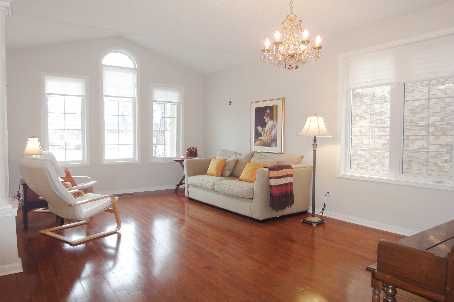 714 Trudeau Dr, Milton, L9T5L3 | Image 2