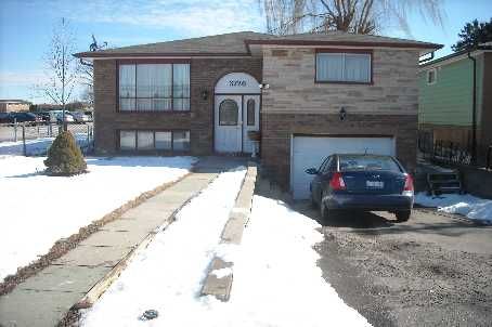 3720 Brandon Gate Dr, Mississauga, L4T3M8 | Image 2