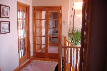 941 Stainton Dr, Mississauga, L5C1G2 | Image 2