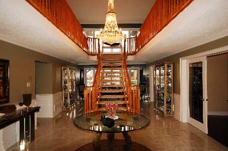 1918 Royal Credit Blvd, Mississauga, L5M4Y1 | Image 2