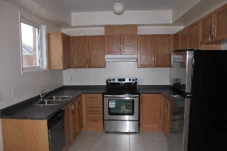 647 Courtney Valley Rd, Mississauga, L5V0C4 | Image 2