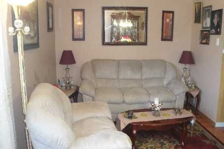 9 Bruce Beer Dr, Brampton, L6V2W7 | Image 2