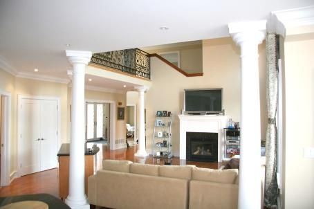 2489 Olinda Crt, Mississauga, L5C4P5 | Image 3