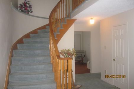 487 Wallenberg Cres, Mississauga, L5B3M2 | Image 2