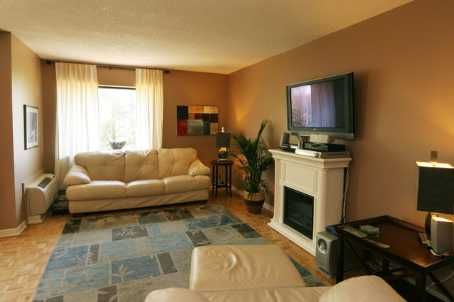 217 - 1000 Cedarglen Gate, Mississauga, L5C3Z5 | Image 3