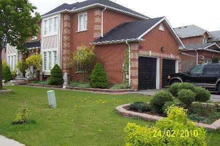 10 Colleyville St, Brampton, L7A1H3 | Image 2