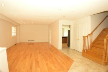 5077 Dubonet Dr, Mississauga, L5M7X5 | Image 2