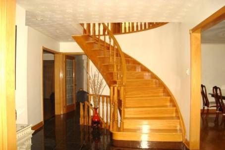 622 The Queensway St, Toronto, M8Y1K3 | Image 2