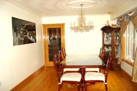 622 The Queensway St, Toronto, M8Y1K3 | Image 3