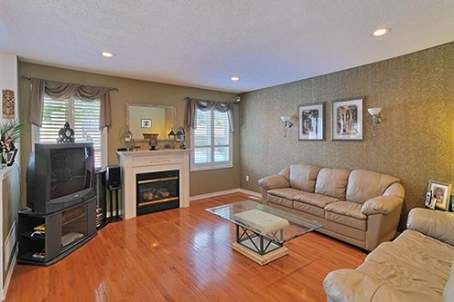 93 Woodvalley Dr, Brampton, L7A2G1 | Image 2