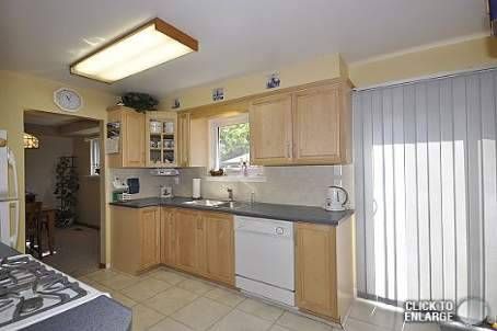 66 Lawndale Cres, Brampton, L6S3L4 | Image 3