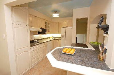 Unit 1 — 600 Silver Creek Blvd, Mississauga - Mississauga Valleys image-0-4