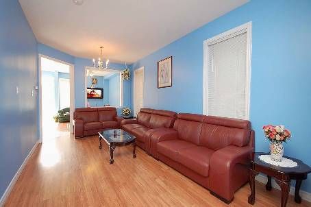 131 Seahorse Ave, Brampton, L6V4N5 | Image 2