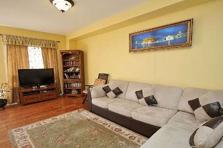 114 Rocky Point Cres, Brampton, L6V4R8 | Image 2