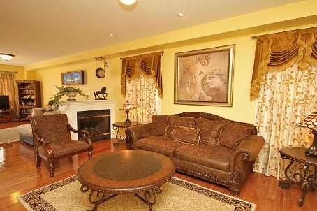 114 Rocky Point Cres, Brampton, L6V4R8 | Image 3