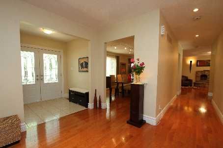 2090 Stonehouse Cres, Mississauga, L5H3J1 | Image 2