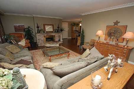1561 Pinetree Cres, Mississauga, L5G2S9 | Image 2