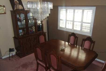 98 Willowridge Rd, Toronto, M9R3Z4 | Image 2