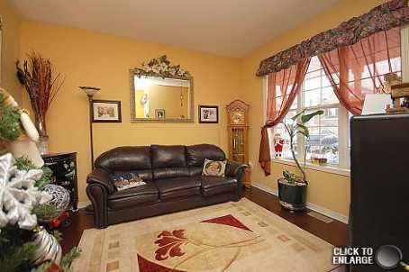 47 Upper Highlands Dr, Brampton, L6Z4V9 | Image 2