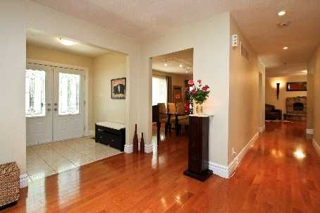 2090 Stonehouse Cres, Mississauga, L5H3J1 | Image 2