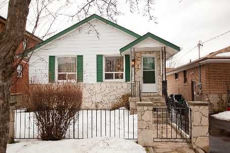 19 Connorvale Ave, Toronto, M8W3Z9 | Image 2