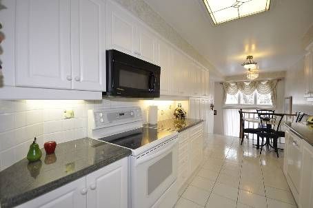 22 - 43 Hartnell Sq, Brampton, L6S5W8 | Image 2