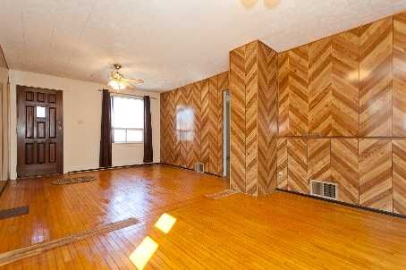 19 Connorvale Ave, Toronto, M8W3Z9 | Image 2