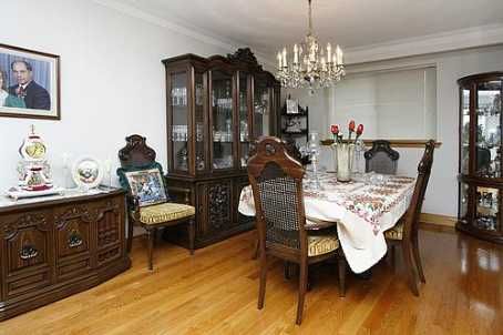 1649 Carletta Dr, Mississauga, L4X1E6 | Image 3