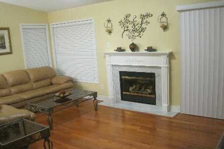 814 Golden Farmer Way, Mississauga, L5W1A7 | Image 3