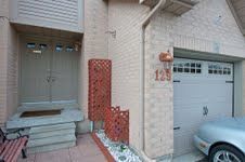 129 Richwood Cres, Brampton, L6X4N3 | Image 2