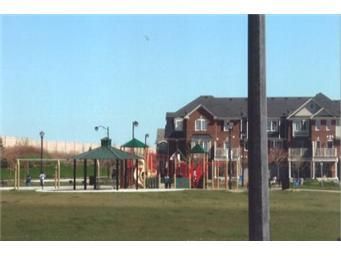 656 Frank Pl, Milton, L9T0P8 | Image 2