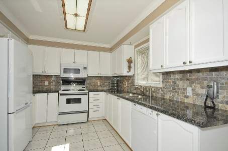 33 Hutton Cres, Caledon, L7C1A3 | Image 3