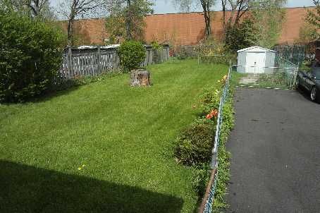 19 Connorvale Ave, Toronto, M8W3Z9 | Image 2