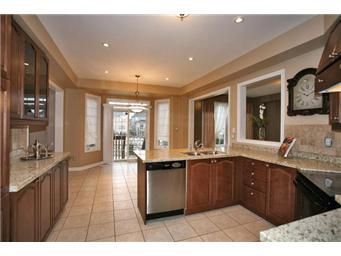 2523 Highmount Cres, Oakville, L6M4Z1 | Image 3