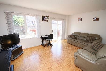 34 Earth Star Tr, Brampton, L6R2P3 | Image 2