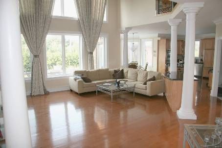 2489 Olinda Crt, Mississauga, L5C4P5 | Image 3