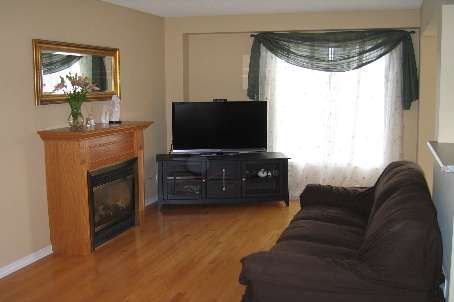 82 Twin Pines Cres, Brampton, L7A1M8 | Image 2