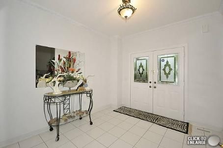 28 Banks Dr, Brampton, L6P1A5 | Image 3