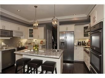 142 Rebecca St, Oakville, L6K 1J5 | Image 3